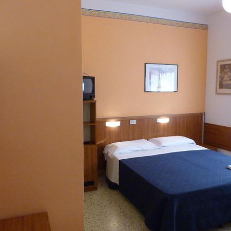 Hotel Bologna Сан-Бенедетто-дель-Тронто Экстерьер фото