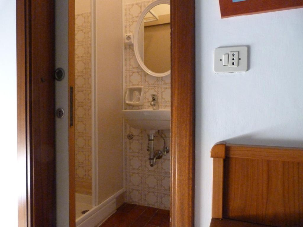 Hotel Bologna Сан-Бенедетто-дель-Тронто Номер фото
